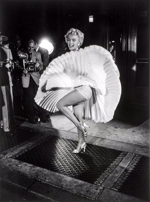 《七年之痒》中,梦露经典的捂裙子动作幕后花絮