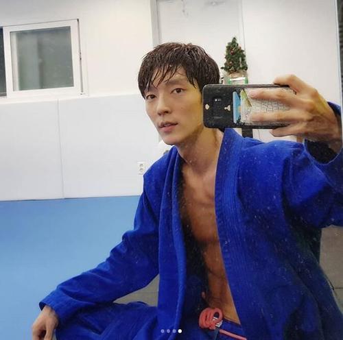 38岁李准基,这状态说25岁都有人信,身材颜值都在线