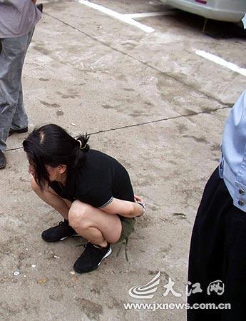 江西抚州百余民警街头鸣枪抓捕女毒枭(图)-毒贩,毒枭