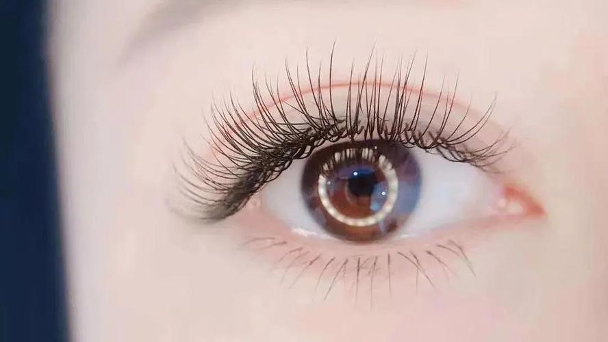 "小酒窝,长睫毛,是你最美的记号" 没有小酒窝不重要, 长睫毛是一定要