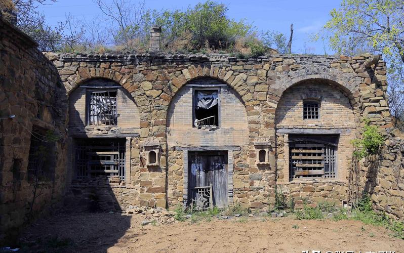 偶遇一座石头修建的小山村 那么好的建筑没人居住 怎么回事