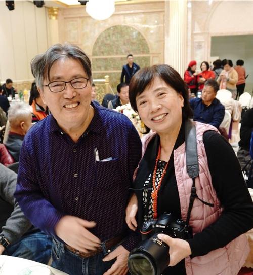 袁文斌老师与王思红在一起.