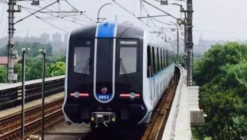 上海地铁9号线启用新版列车运行图早晚高峰将缩短运行间隔