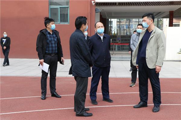 中原区委区政府区教体局领导来郑州52中调研助力防疫复学攻坚战