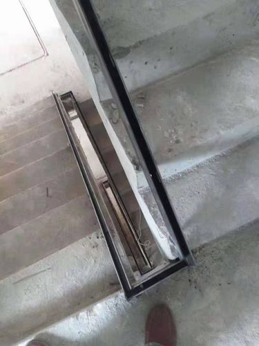 玻璃槽钢写字楼楼梯插槽卡槽固定件预埋u型槽工程扶手