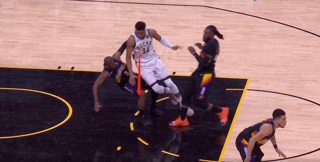 垫脚已经不解渴了?字母哥倒地瞬间2次确认位置,想直接废了保罗