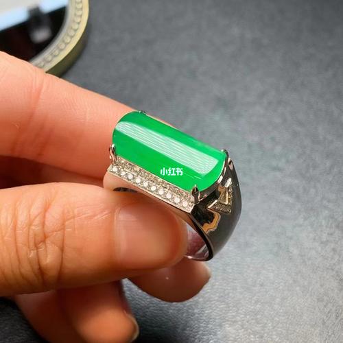 男款马鞍戒指_戒指_翡翠_珠宝_翡翠珠宝_时尚_配饰