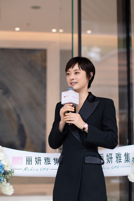 孙俪惊艳亮相丽妍雅集rubisspa前滩太古里店开业剪彩