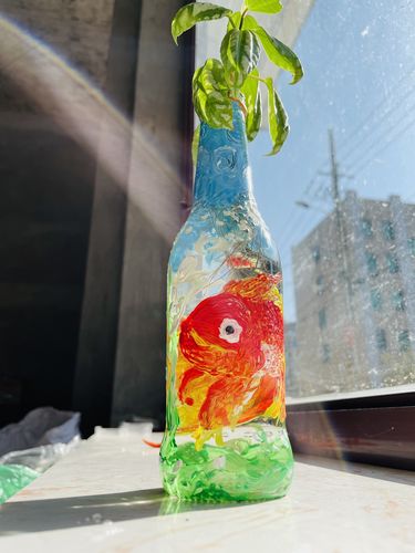 金鱼玻璃瓶丙烯画.