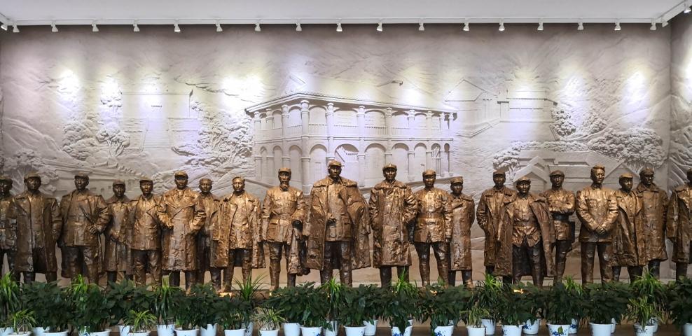 伟大的历史转折,【参观遵义会议会址】