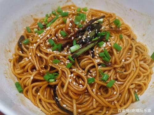 美味又简单,色香味俱全的葱油拌面乐享生活新滋味