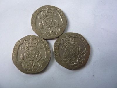 英国20便士硬币三枚