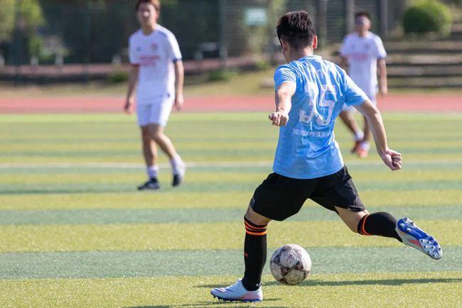 我在北师珠,这里的足球篮球很纯粹!