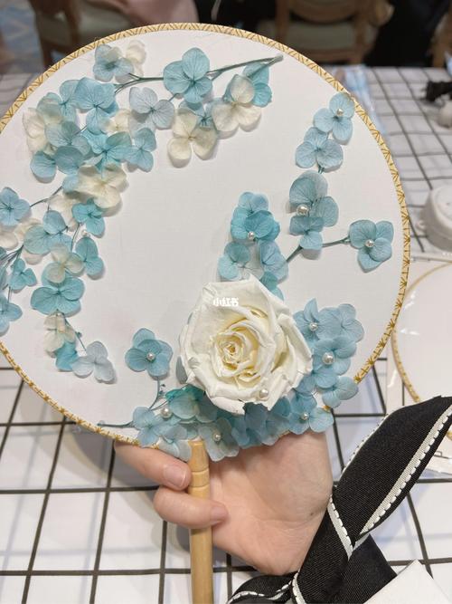 自制永生花团扇|手工制作教程72_永生花_跑步_蓝色系_我的手工日常