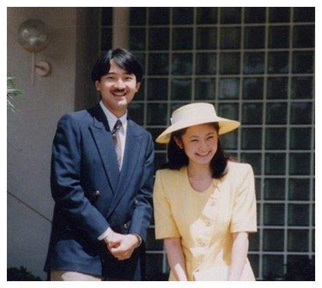 1994年12月29日,次女佳子内亲王出生.