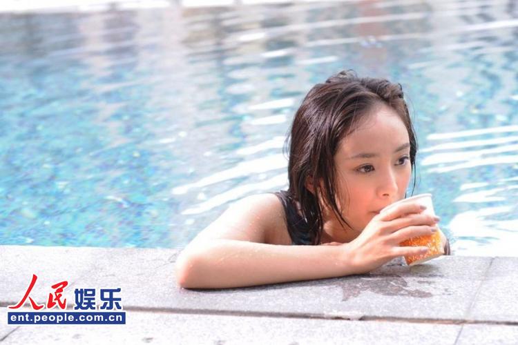 高清:杨幂性感泳装造型曝光 芙蓉出水展好身材(组图)