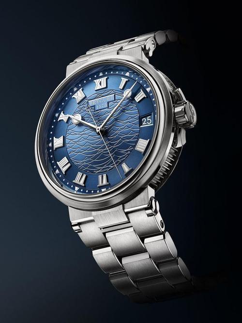 五款带罗马数字表盘的手表