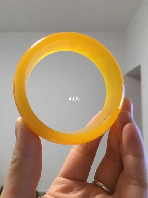 蜜蜡手镯_手镯_蜜蜡_首饰_时尚_配饰