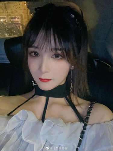 lpl主持西西晒照:打卡下班日