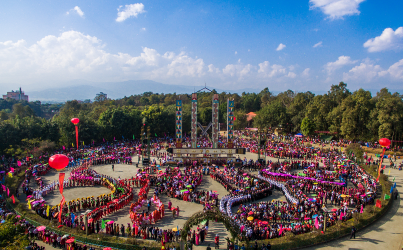 景颇族目瑙纵歌狂欢.桂金再 摄