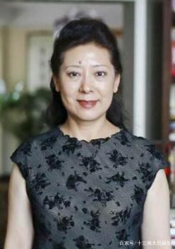 国家一级演员关牧村:45岁二婚嫁高官被宠,如今67风采