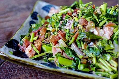 泡菜香椿炒腊肉丁.jpg