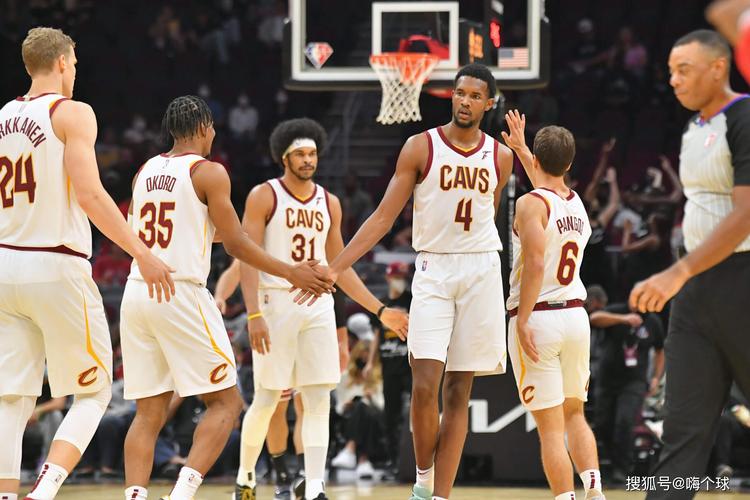 原创为何骑士队三塔阵容颠覆现代潮流,还能取得不错的成绩?