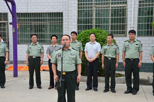 董事长马书敏陪同省陆军预备役高射炮兵师领导到登封市下乡开展扶贫