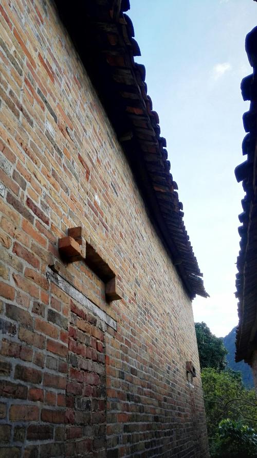简洁的窗眉.