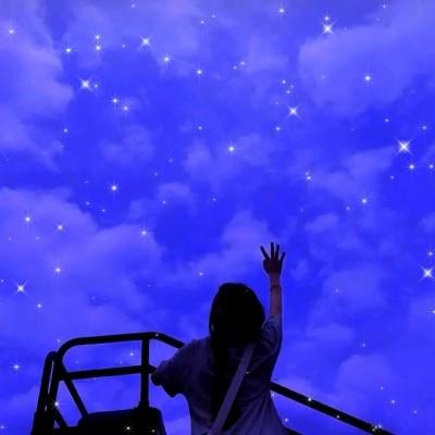 甜丧·治愈系女生头像:我天生不合群,一向话少,时而冷场