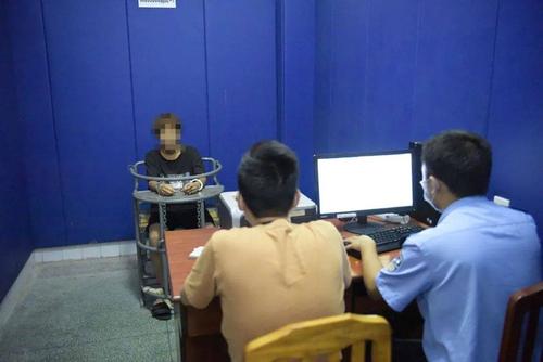 目前,犯罪嫌疑人罗某某,罗某已被刑事拘留,徐某某因未满14周岁被教育