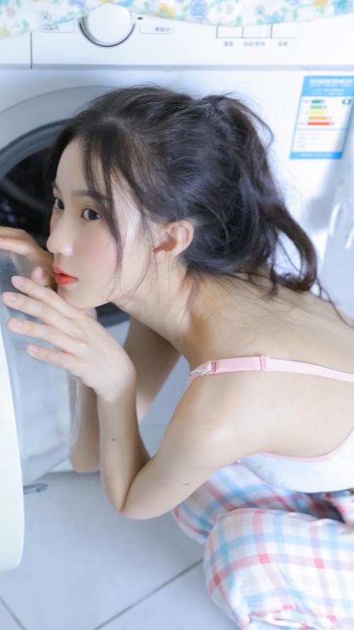 丰满诱人美女可爱内衣少女手机壁纸