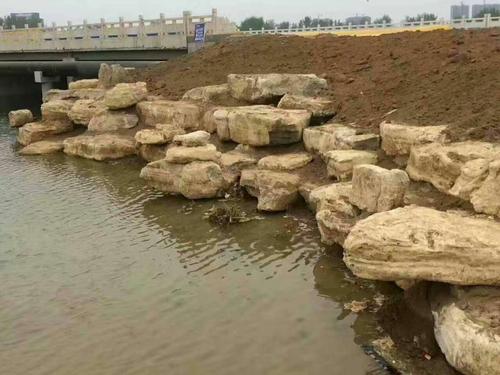 园林景观石现货供应 天然假山石千层石 驳岸园景绿地黄石直供