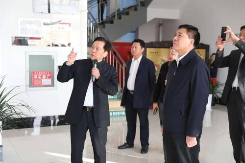 山水集团总裁李会宝等领导班子热情接待.