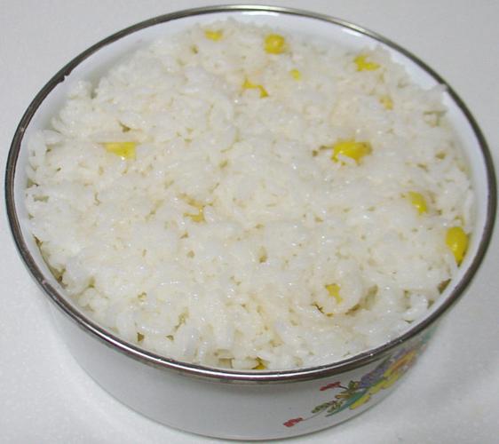 3.准备好一盆剩米饭.