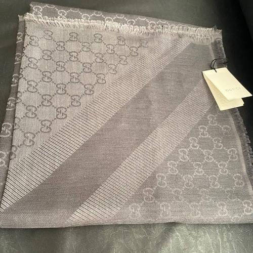 首页>首饰配饰>围巾/丝巾/方巾>gucci>古驰围巾>看了又看