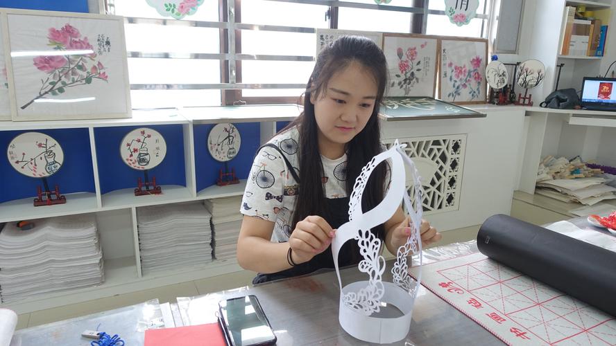 南阳市第十五小学美术教师基本功大赛展示