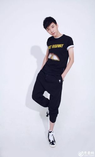 王博文动感写真曝光 运动型男笑容迷人