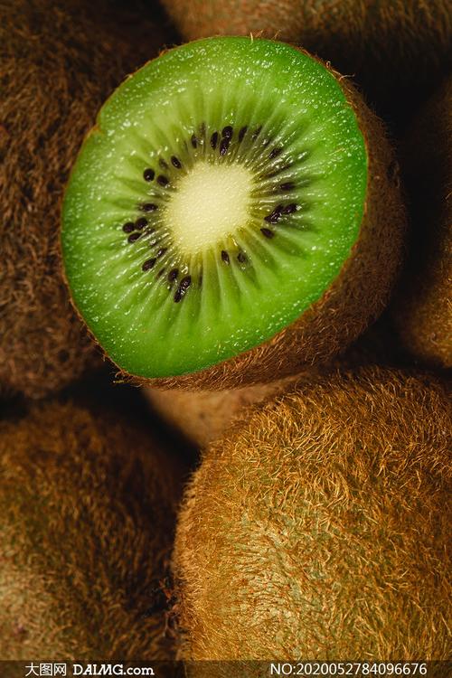 毛茸茸猕猴桃近景特写摄影高清图片