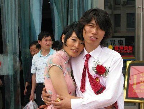 内地八卦  最近内地已故歌手陈琳的遗产案争议不断,她生前两任丈夫