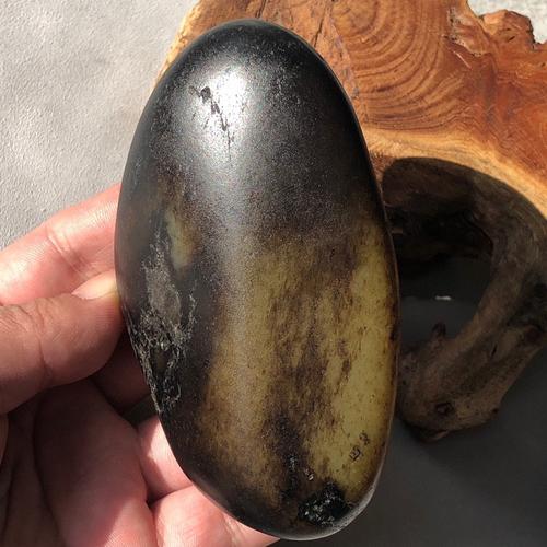 和田玉黑油皮籽料原石大料特色聚皮珠宝奇石