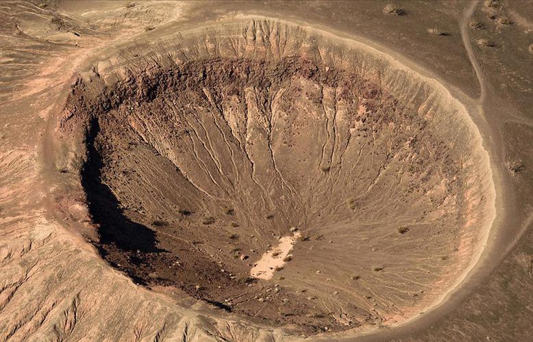 美国男子航拍死亡谷火山口惊人景象犹如月球表面