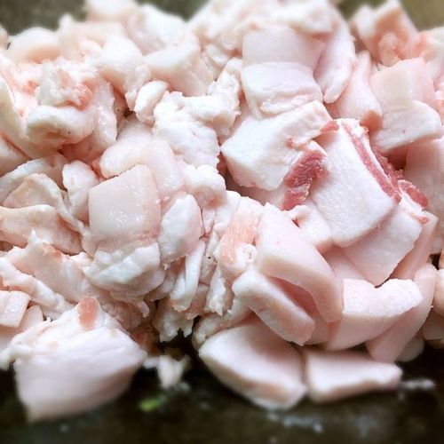 今天买的五块钱一斤的肥肉 肥肉厚的品质更好的