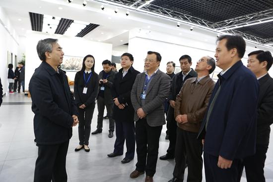 省委常委,宣传部部长梁伟年到长江出版传媒集团调研