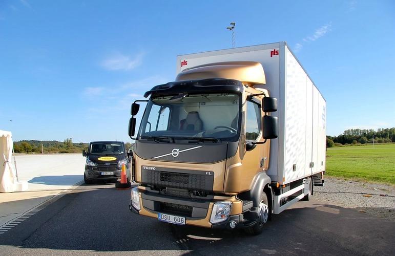 沃尔沃 新fl系列 240马力 4x2 厢式载货车外观第138963号