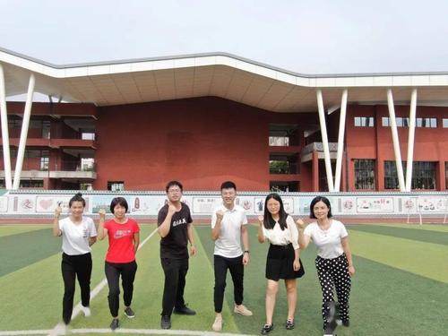 务实创新树品牌和谐奋进创明天——博罗实验学校初中部英语科组