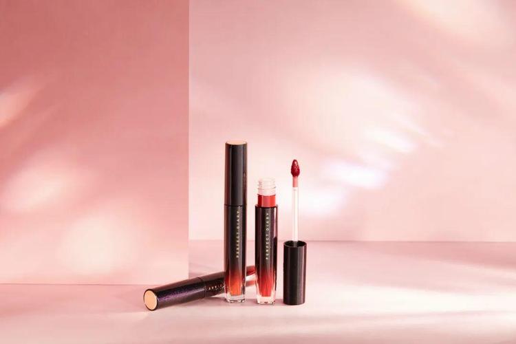 人气唇釉来加持锁住玻璃唇,出门美翻路人完美日记「小粉钻」不可错过