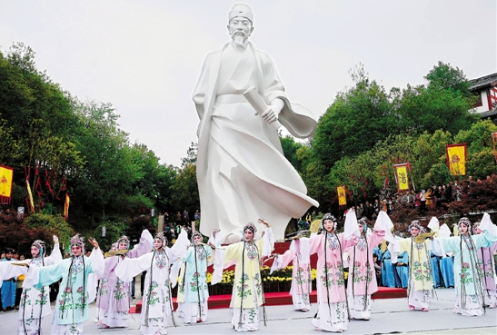 据介绍,抚州汤显祖国际研究中心的基本定位是:一个纯学术研究机构,一