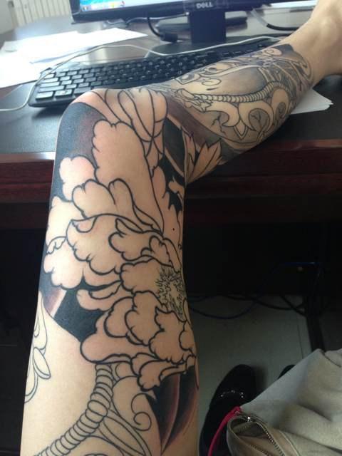 花腿盘龙纹身图案大全