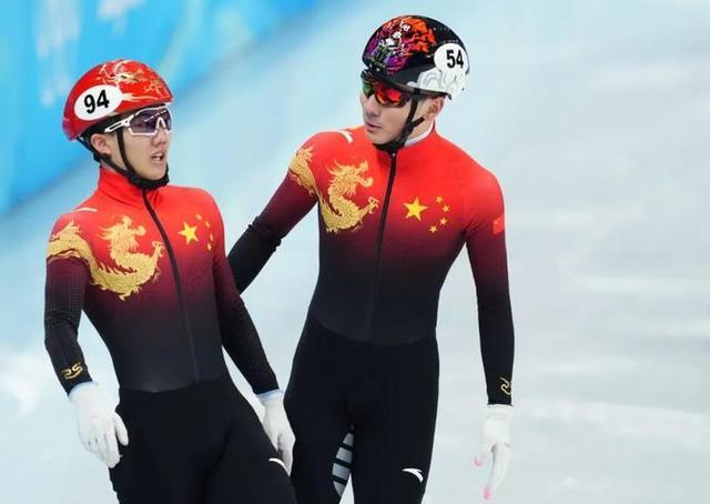 中国选手任子威,李文龙包揽北京冬奥会短道速滑男子1000米决赛金,银牌